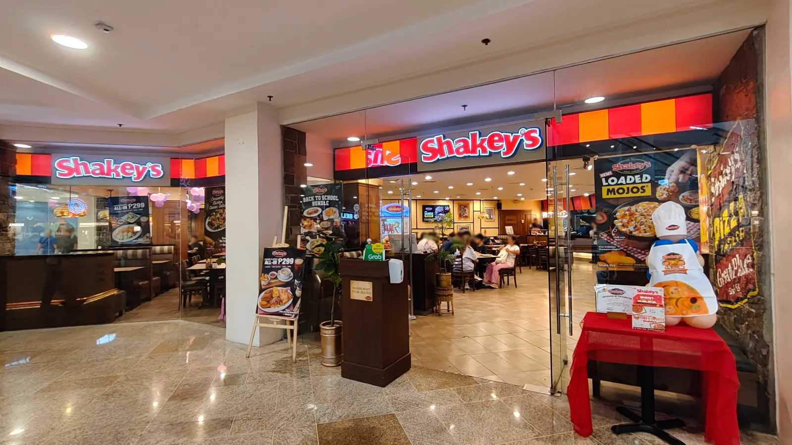 SHAKEY'S PIZZA RESTAURANT in Alabang Town Center